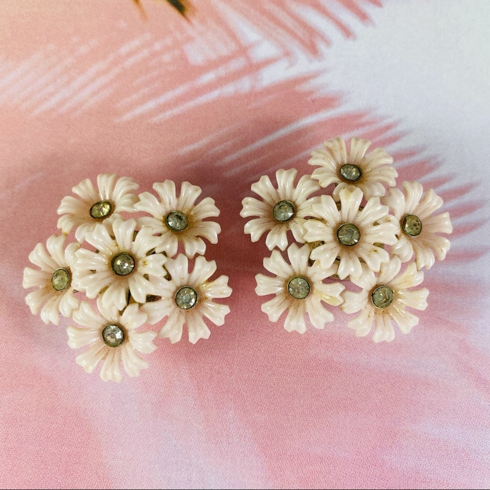 Rare Glamour Magic pale pink plastic rhinestone magnetic flower earrings